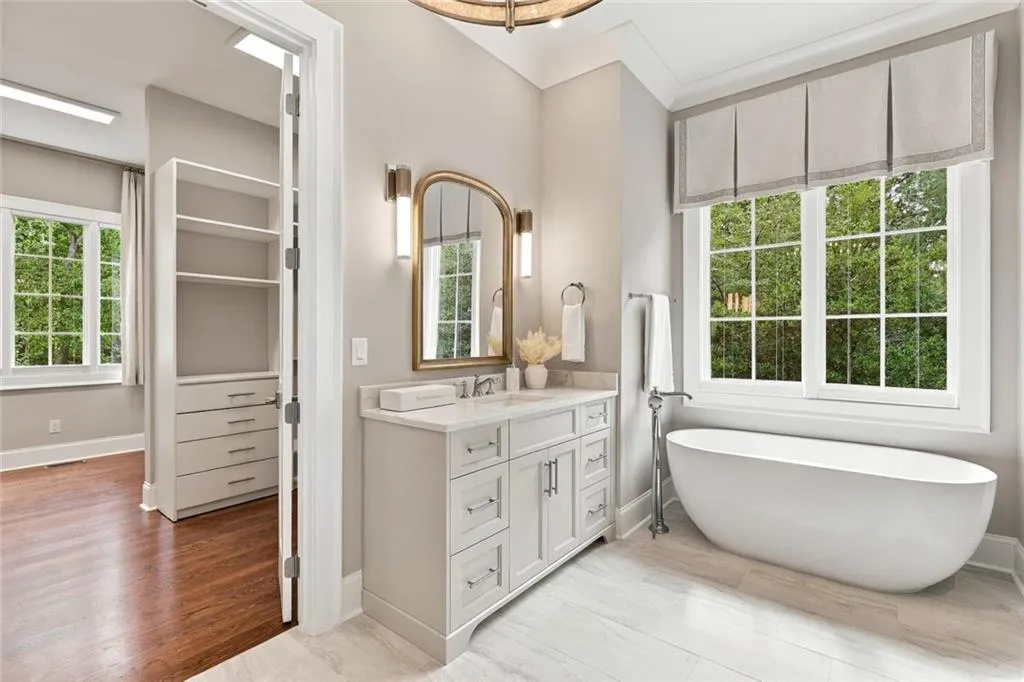 Her Closet  and Vanity