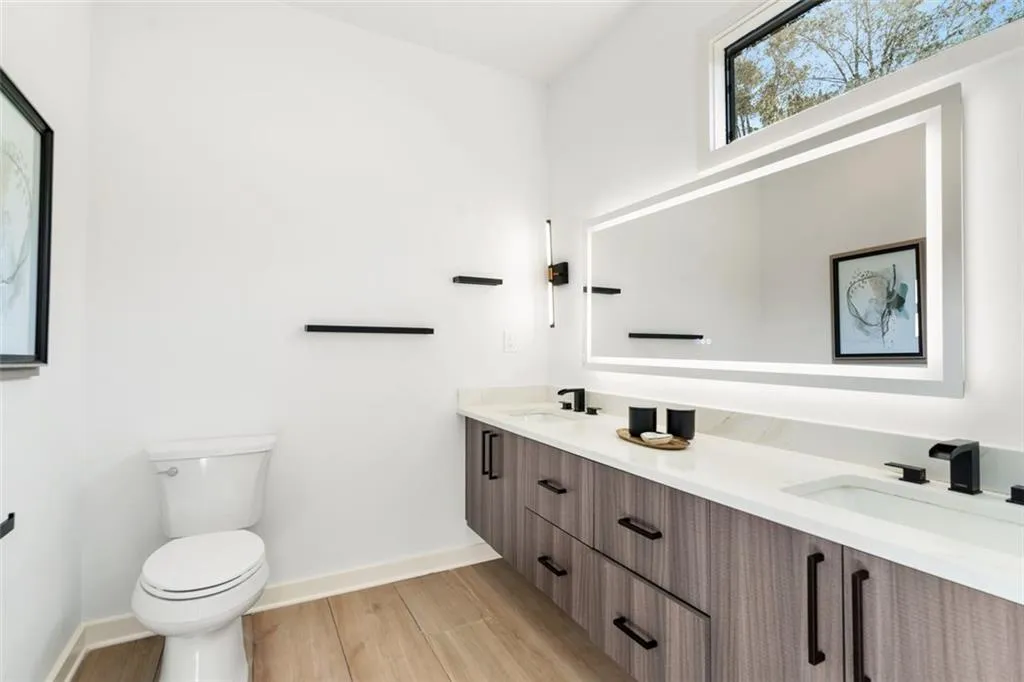 1695 North Avenue Nw, Atlanta, Georgia 30318, 4 Bedrooms Bedrooms, ,3 BathroomsBathrooms,Residential,For Sale,1695 North Avenue Nw,7480294