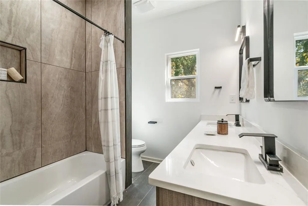 1695 North Avenue Nw, Atlanta, Georgia 30318, 4 Bedrooms Bedrooms, ,3 BathroomsBathrooms,Residential,For Sale,1695 North Avenue Nw,7480294