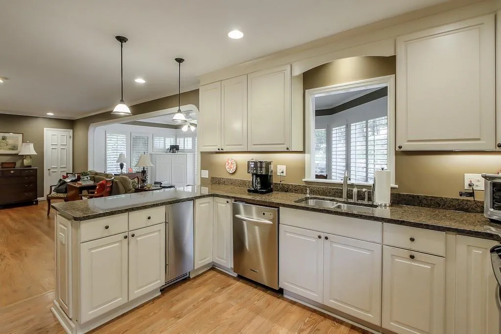 42 Pine Lake Drive, Sandy Springs, Georgia 30327, 4 Bedrooms Bedrooms, ,3 BathroomsBathrooms,Residential,Sold,42 Pine Lake Drive,7038615