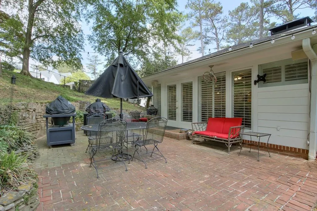 42 Pine Lake Drive, Sandy Springs, Georgia 30327, 4 Bedrooms Bedrooms, ,3 BathroomsBathrooms,Residential,Sold,42 Pine Lake Drive,7038615