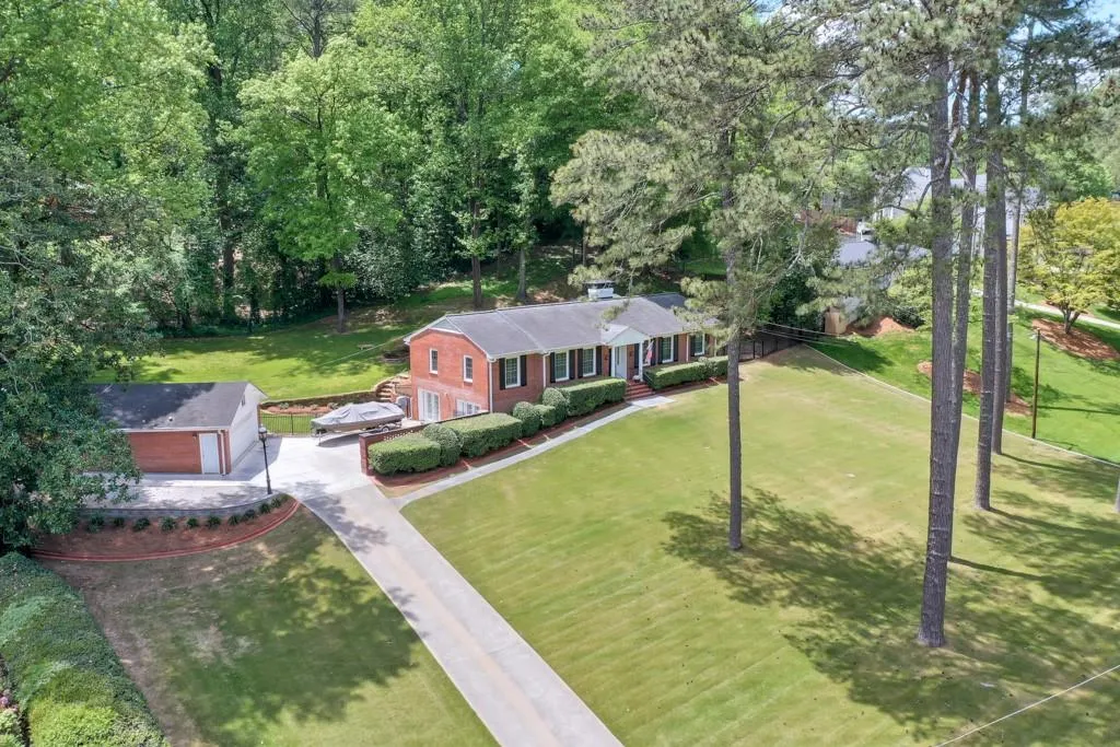 42 Pine Lake Drive, Sandy Springs, Georgia 30327, 4 Bedrooms Bedrooms, ,3 BathroomsBathrooms,Residential,Sold,42 Pine Lake Drive,7038615
