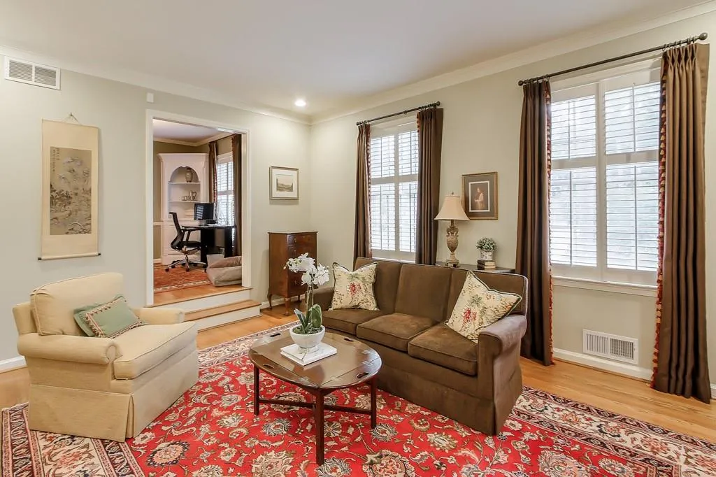 42 Pine Lake Drive, Sandy Springs, Georgia 30327, 4 Bedrooms Bedrooms, ,3 BathroomsBathrooms,Residential,Sold,42 Pine Lake Drive,7038615