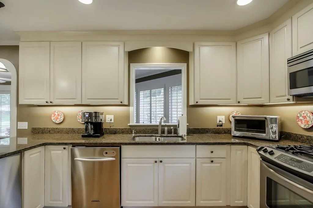42 Pine Lake Drive, Sandy Springs, Georgia 30327, 4 Bedrooms Bedrooms, ,3 BathroomsBathrooms,Residential,Sold,42 Pine Lake Drive,7038615