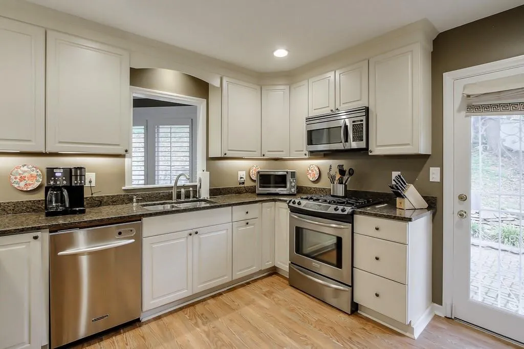 42 Pine Lake Drive, Sandy Springs, Georgia 30327, 4 Bedrooms Bedrooms, ,3 BathroomsBathrooms,Residential,Sold,42 Pine Lake Drive,7038615