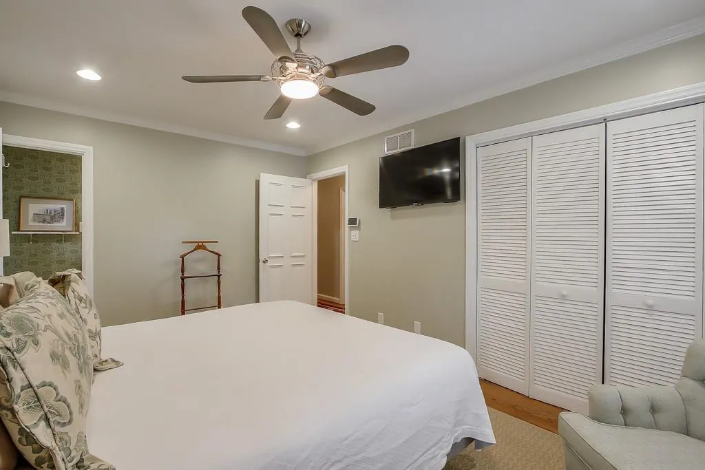 42 Pine Lake Drive, Sandy Springs, Georgia 30327, 4 Bedrooms Bedrooms, ,3 BathroomsBathrooms,Residential,Sold,42 Pine Lake Drive,7038615