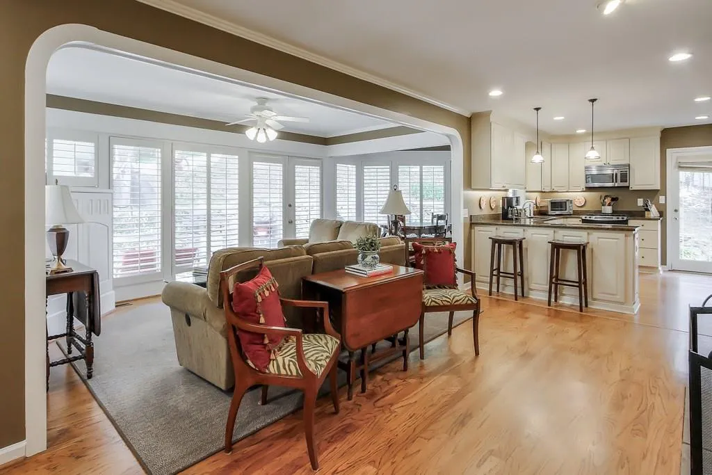 42 Pine Lake Drive, Sandy Springs, Georgia 30327, 4 Bedrooms Bedrooms, ,3 BathroomsBathrooms,Residential,Sold,42 Pine Lake Drive,7038615