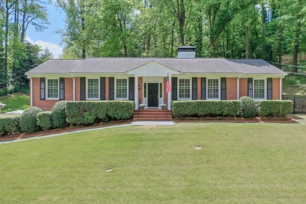 42 Pine Lake Drive, Sandy Springs, Georgia 30327, 4 Bedrooms Bedrooms, ,3 BathroomsBathrooms,Residential,Sold,42 Pine Lake Drive,7038615