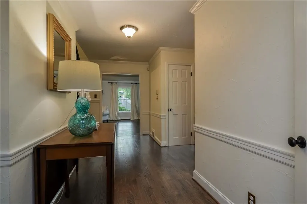 7170 Riverside Way, Sandy Springs, Georgia 30328, 5 Bedrooms Bedrooms, ,3 BathroomsBathrooms,Residential,Sold,7170 Riverside Way,5695041