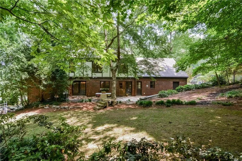 7170 Riverside Way, Sandy Springs, Georgia 30328, 5 Bedrooms Bedrooms, ,3 BathroomsBathrooms,Residential,Sold,7170 Riverside Way,5695041
