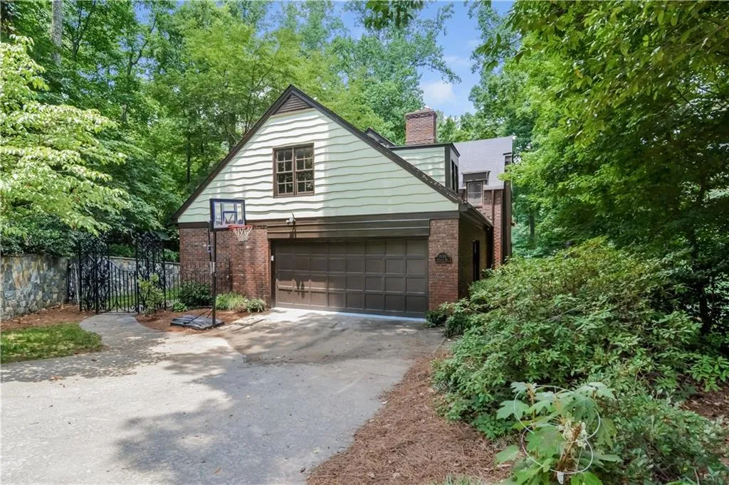 7170 Riverside Way, Sandy Springs, Georgia 30328, 5 Bedrooms Bedrooms, ,3 BathroomsBathrooms,Residential,Sold,7170 Riverside Way,5695041