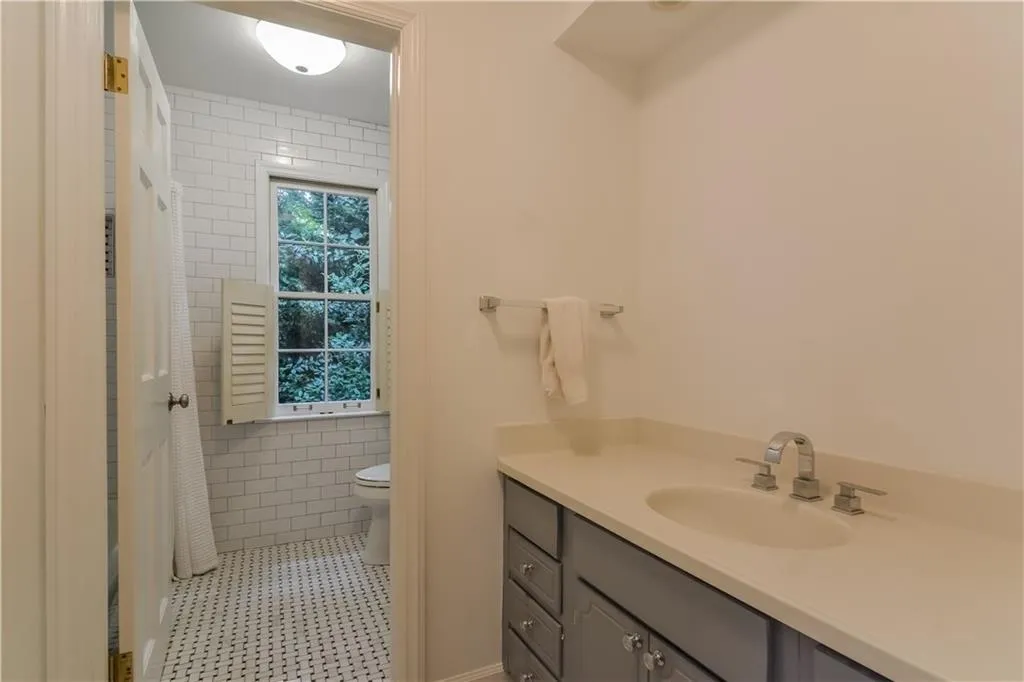 7170 Riverside Way, Sandy Springs, Georgia 30328, 5 Bedrooms Bedrooms, ,3 BathroomsBathrooms,Residential,Sold,7170 Riverside Way,5695041