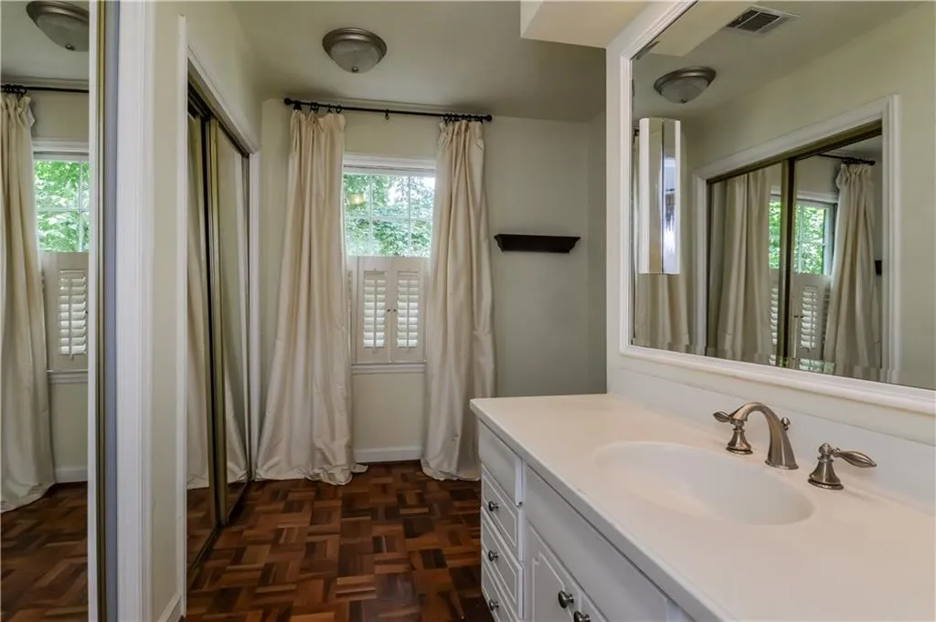 7170 Riverside Way, Sandy Springs, Georgia 30328, 5 Bedrooms Bedrooms, ,3 BathroomsBathrooms,Residential,Sold,7170 Riverside Way,5695041