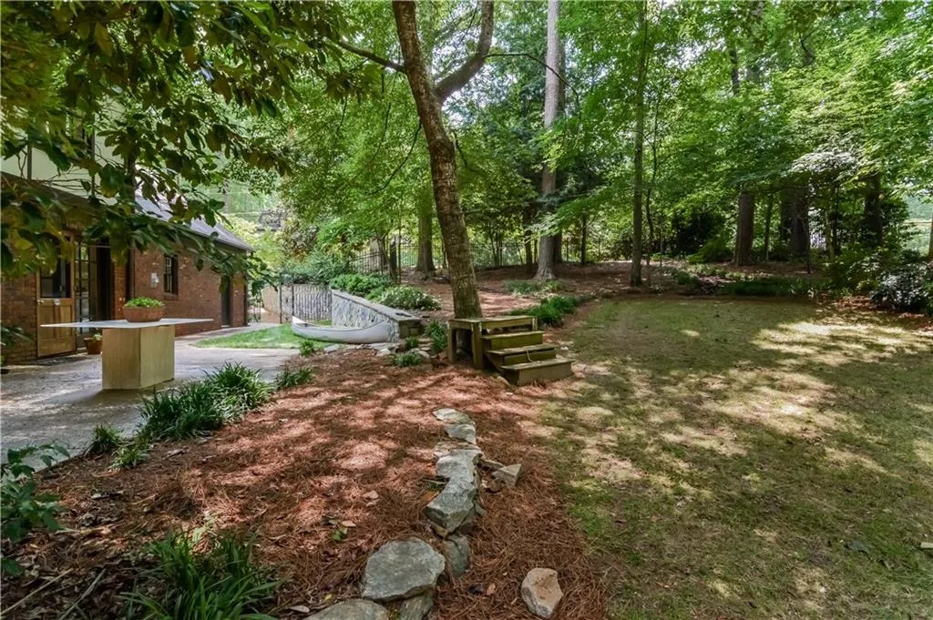 7170 Riverside Way, Sandy Springs, Georgia 30328, 5 Bedrooms Bedrooms, ,3 BathroomsBathrooms,Residential,Sold,7170 Riverside Way,5695041