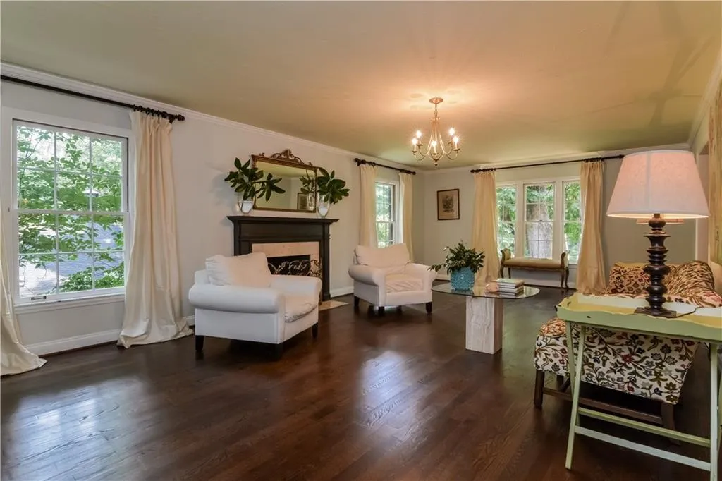 7170 Riverside Way, Sandy Springs, Georgia 30328, 5 Bedrooms Bedrooms, ,3 BathroomsBathrooms,Residential,Sold,7170 Riverside Way,5695041