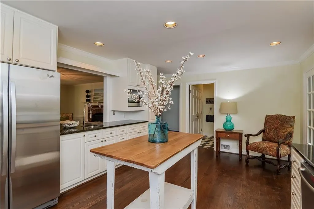 7170 Riverside Way, Sandy Springs, Georgia 30328, 5 Bedrooms Bedrooms, ,3 BathroomsBathrooms,Residential,Sold,7170 Riverside Way,5695041