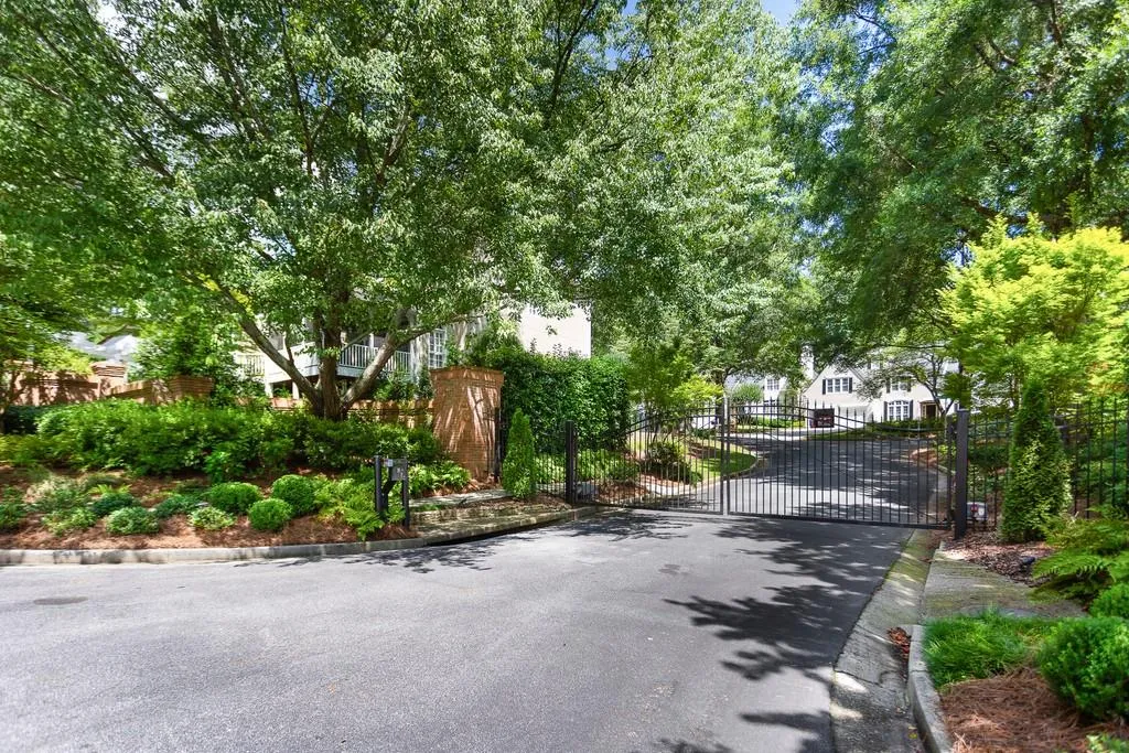 215 Woodchase Close Ne, Sandy Springs, Georgia 30319, 4 Bedrooms Bedrooms, ,4 BathroomsBathrooms,Residential,Sold,215 Woodchase Close Ne,6797364