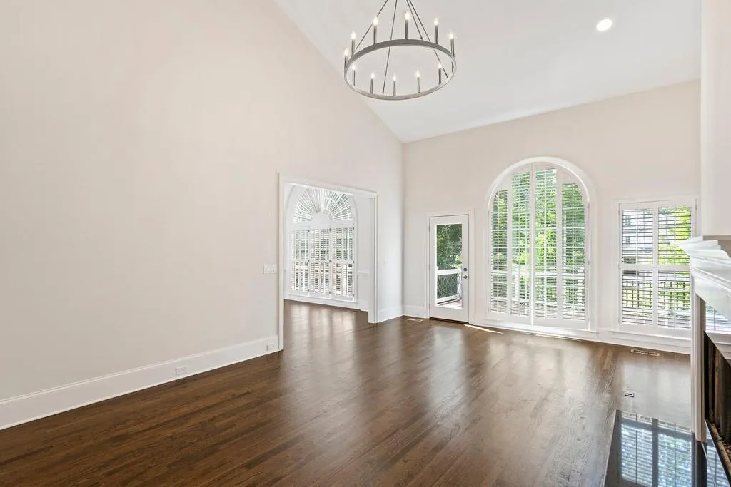 215 Woodchase Close Ne, Sandy Springs, Georgia 30319, 4 Bedrooms Bedrooms, ,4 BathroomsBathrooms,Residential,Sold,215 Woodchase Close Ne,6797364