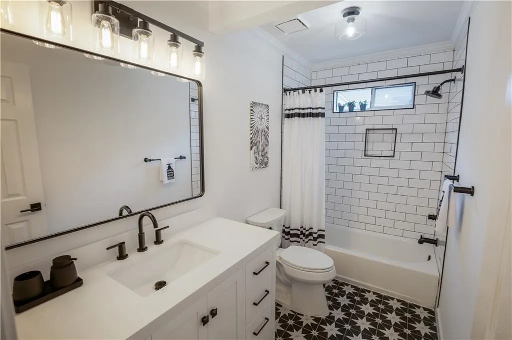 Full Bath 2