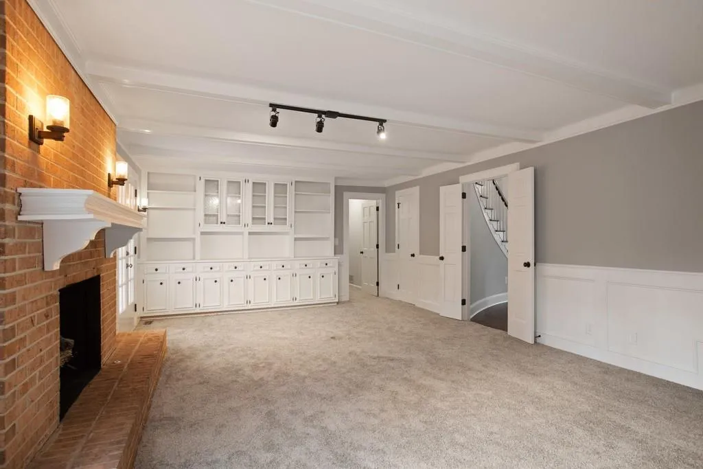 525 Valley Hall Drive, Sandy Springs, Georgia 30350, 7 Bedrooms Bedrooms, ,5 BathroomsBathrooms,Residential,Sold,525 Valley Hall Drive,6671431