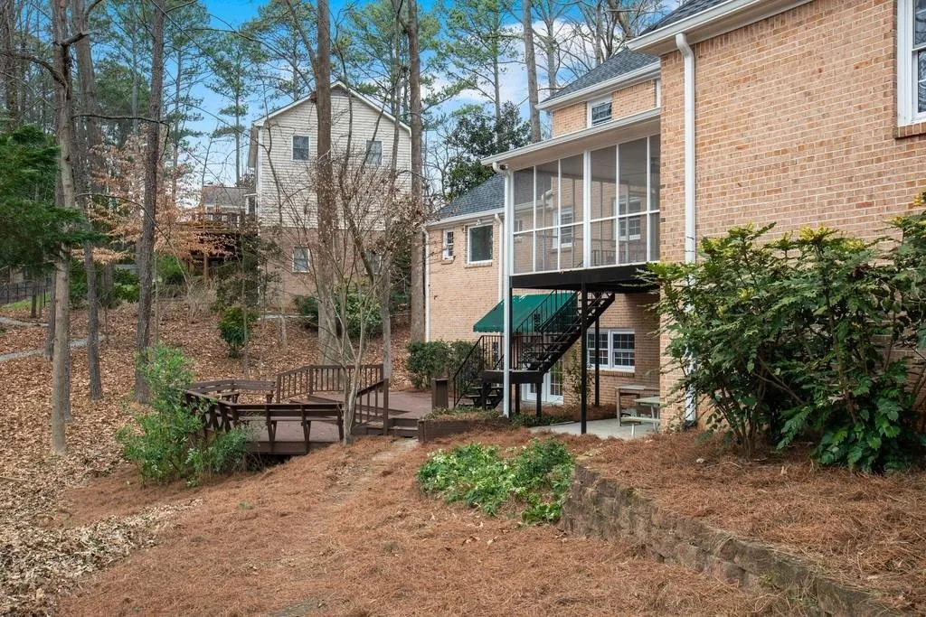 525 Valley Hall Drive, Sandy Springs, Georgia 30350, 7 Bedrooms Bedrooms, ,5 BathroomsBathrooms,Residential,Sold,525 Valley Hall Drive,6671431