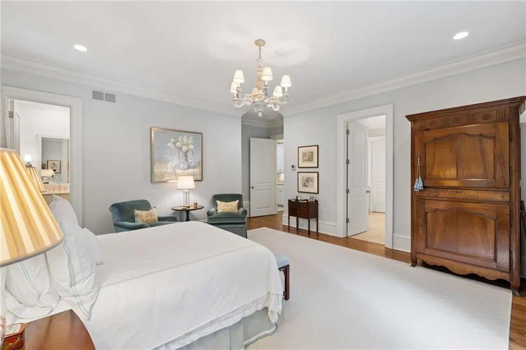 39 W Wesley Road Nw Unit 1, Atlanta, Georgia 30305, 4 Bedrooms Bedrooms, 0 ,5 BathroomsBathrooms,Residential,For Sale,39 W Wesley Road Nw Unit 1,7811264