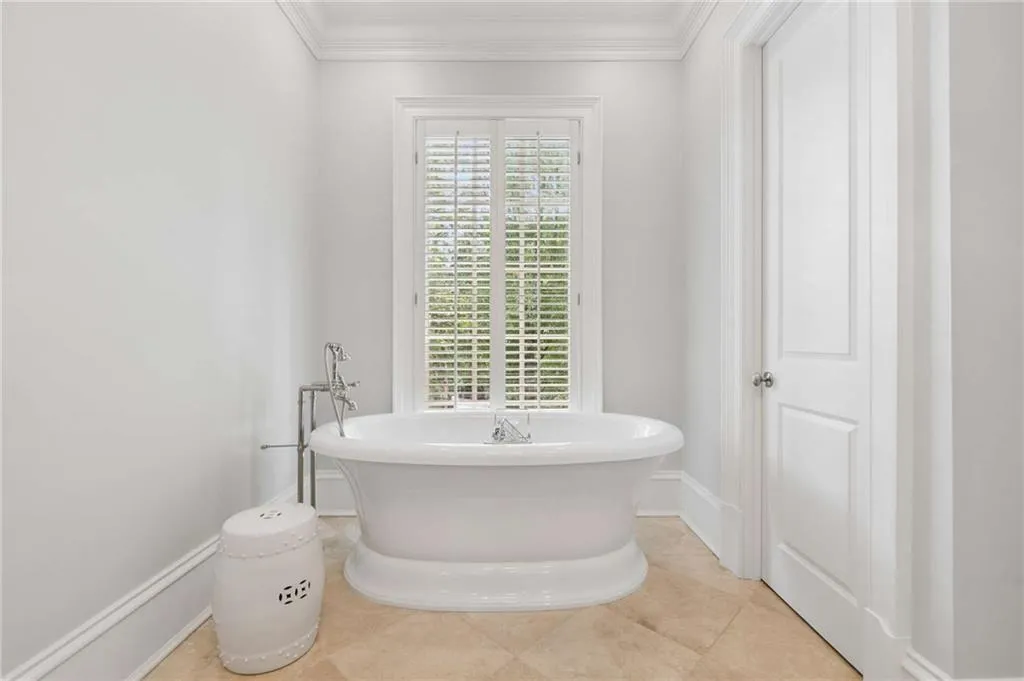 39 W Wesley Road Nw Unit 1, Atlanta, Georgia 30305, 4 Bedrooms Bedrooms, 0 ,5 BathroomsBathrooms,Residential,For Sale,39 W Wesley Road Nw Unit 1,7811264