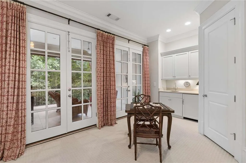 39 W Wesley Road Nw Unit 1, Atlanta, Georgia 30305, 4 Bedrooms Bedrooms, 0 ,5 BathroomsBathrooms,Residential,For Sale,39 W Wesley Road Nw Unit 1,7811264