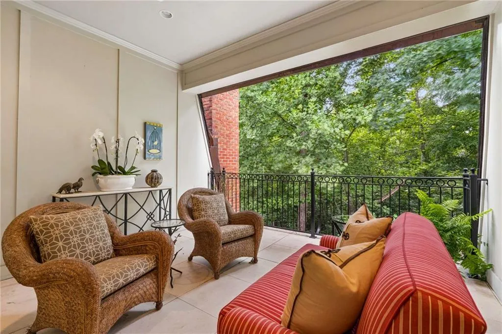 39 W Wesley Road Nw Unit 1, Atlanta, Georgia 30305, 4 Bedrooms Bedrooms, 0 ,5 BathroomsBathrooms,Residential,For Sale,39 W Wesley Road Nw Unit 1,7811264