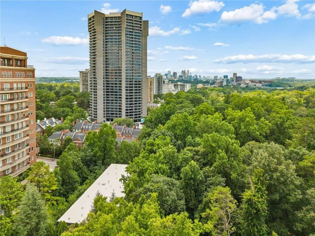 39 W Wesley Road Nw Unit 1, Atlanta, Georgia 30305, 4 Bedrooms Bedrooms, 0 ,5 BathroomsBathrooms,Residential,For Sale,39 W Wesley Road Nw Unit 1,7811264