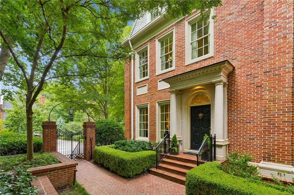 39 W Wesley Road Nw Unit 1, Atlanta, Georgia 30305, 4 Bedrooms Bedrooms, 0 ,5 BathroomsBathrooms,Residential,For Sale,39 W Wesley Road Nw Unit 1,7811264