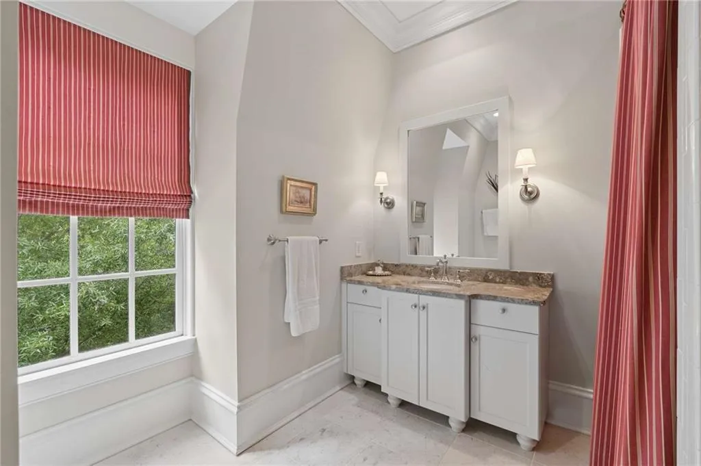 39 W Wesley Road Nw Unit 1, Atlanta, Georgia 30305, 4 Bedrooms Bedrooms, 0 ,5 BathroomsBathrooms,Residential,For Sale,39 W Wesley Road Nw Unit 1,7811264