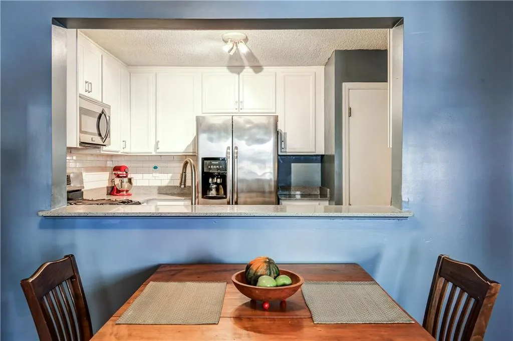 244 13th Street Ne Unit 212, Atlanta, Georgia 30309, 1 Bedroom Bedrooms, ,1 BathroomBathrooms,Residential,Sold,244 13th Street Ne Unit 212,5924938