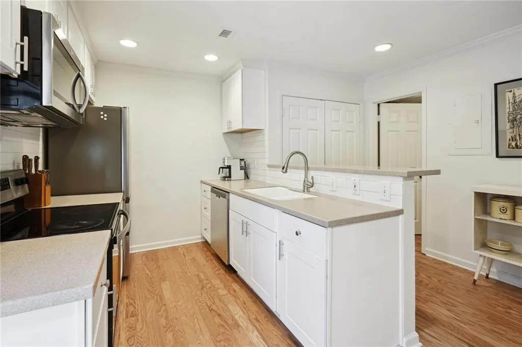 5 Arpege Way NW, Atlanta, Georgia 30327, 2 Bedrooms Bedrooms, ,2 BathroomsBathrooms,Residential,Sold,5 Arpege Way NW,7350742