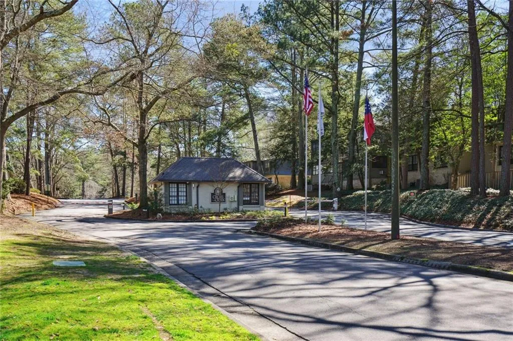 5 Arpege Way NW, Atlanta, Georgia 30327, 2 Bedrooms Bedrooms, ,2 BathroomsBathrooms,Residential,Sold,5 Arpege Way NW,7350742