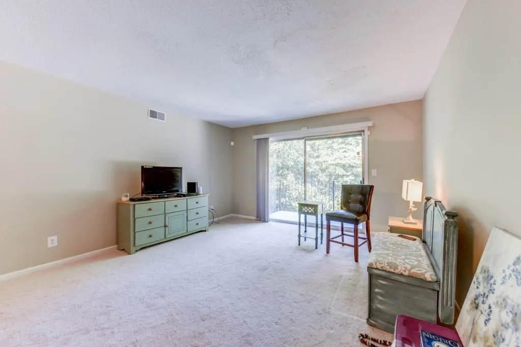 6851 Roswell Road Unit G10, Sandy Springs, Georgia 30328, 1 Bedroom Bedrooms, ,1 BathroomBathrooms,Residential,Sold,6851 Roswell Road Unit G10,6074769