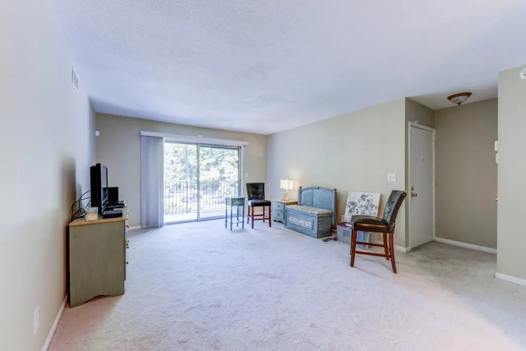6851 Roswell Road Unit G10, Sandy Springs, Georgia 30328, 1 Bedroom Bedrooms, ,1 BathroomBathrooms,Residential,Sold,6851 Roswell Road Unit G10,6074769