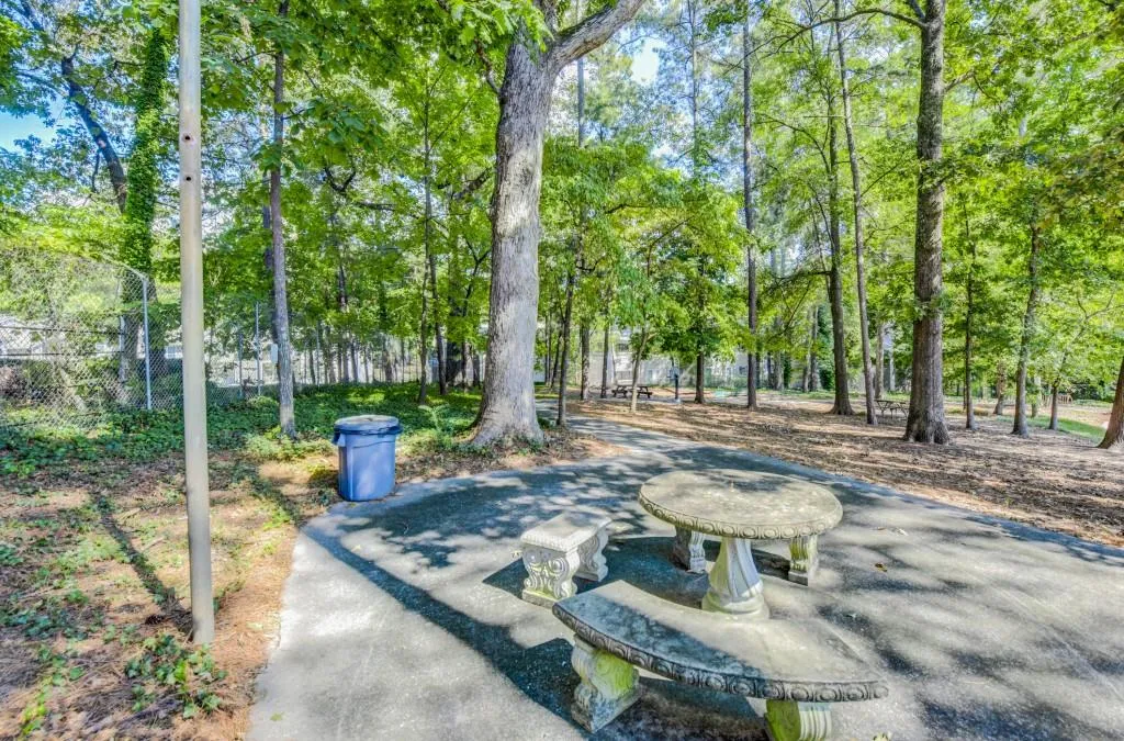 6851 Roswell Road Unit G10, Sandy Springs, Georgia 30328, 1 Bedroom Bedrooms, ,1 BathroomBathrooms,Residential,Sold,6851 Roswell Road Unit G10,6074769