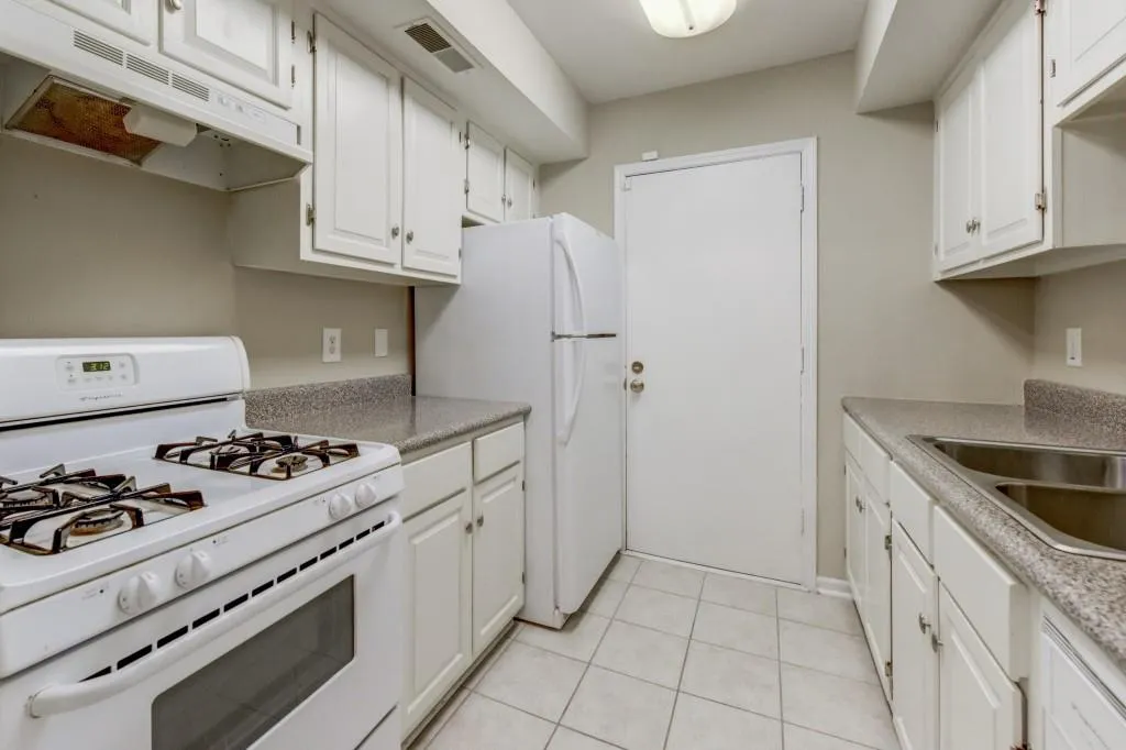 6851 Roswell Road Unit G10, Sandy Springs, Georgia 30328, 1 Bedroom Bedrooms, ,1 BathroomBathrooms,Residential,Sold,6851 Roswell Road Unit G10,6074769