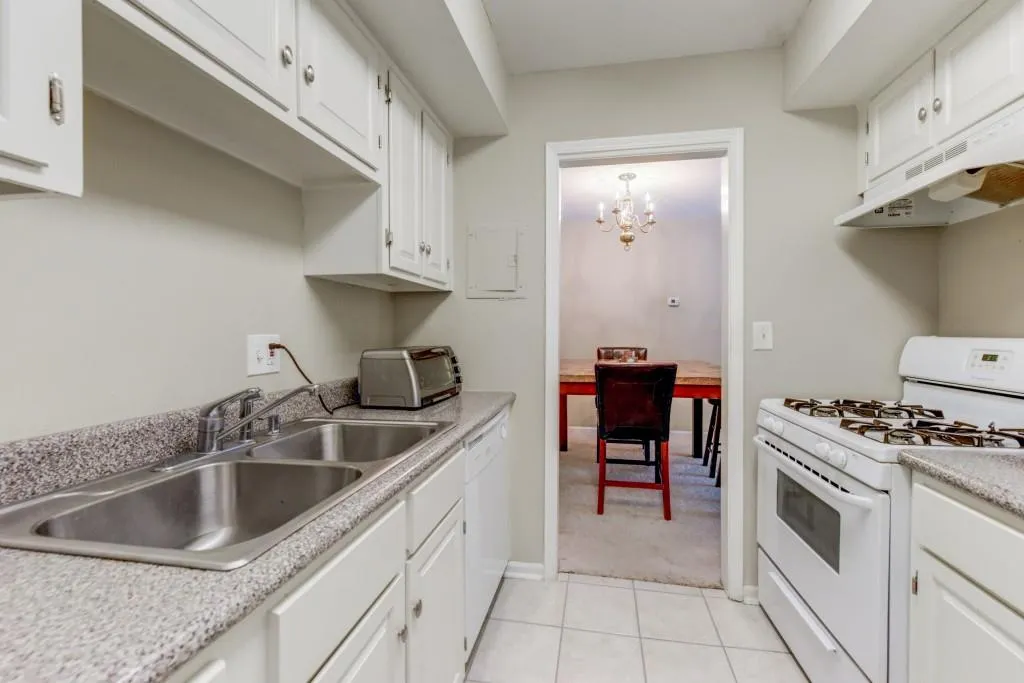 6851 Roswell Road Unit G10, Sandy Springs, Georgia 30328, 1 Bedroom Bedrooms, ,1 BathroomBathrooms,Residential,Sold,6851 Roswell Road Unit G10,6074769