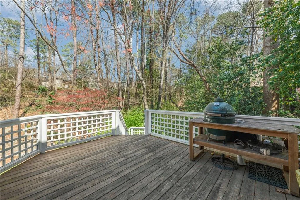 925 Riverside Trace, Atlanta, Georgia 30328, 5 Bedrooms Bedrooms, ,3 BathroomsBathrooms,Residential,Sold,925 Riverside Trace,7185236