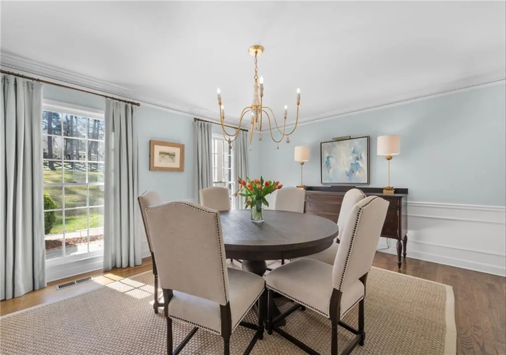 925 Riverside Trace, Atlanta, Georgia 30328, 5 Bedrooms Bedrooms, ,3 BathroomsBathrooms,Residential,Sold,925 Riverside Trace,7185236