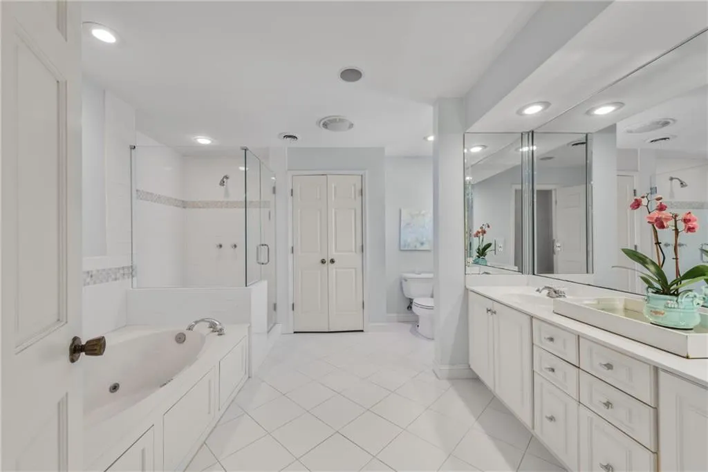 925 Riverside Trace, Atlanta, Georgia 30328, 5 Bedrooms Bedrooms, ,3 BathroomsBathrooms,Residential,Sold,925 Riverside Trace,7185236