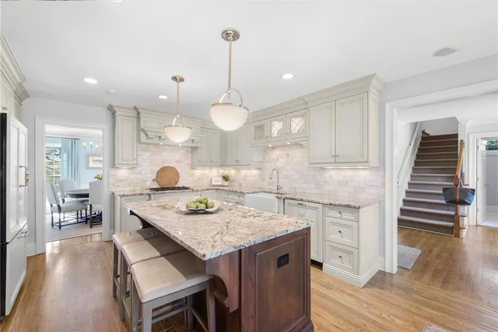 925 Riverside Trace, Atlanta, Georgia 30328, 5 Bedrooms Bedrooms, ,3 BathroomsBathrooms,Residential,Sold,925 Riverside Trace,7185236