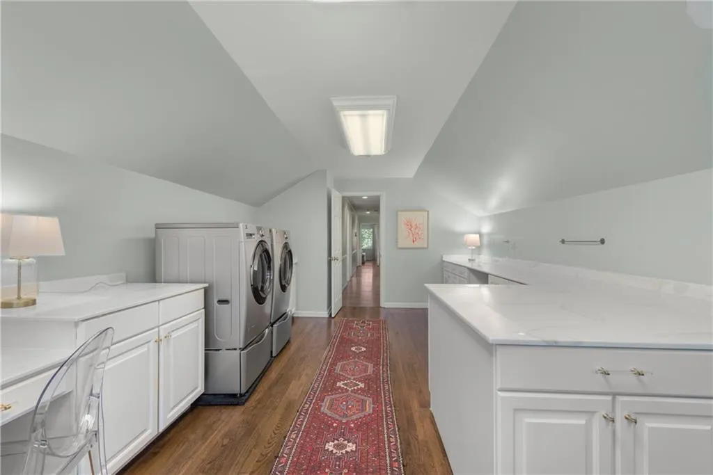 925 Riverside Trace, Atlanta, Georgia 30328, 5 Bedrooms Bedrooms, ,3 BathroomsBathrooms,Residential,Sold,925 Riverside Trace,7185236