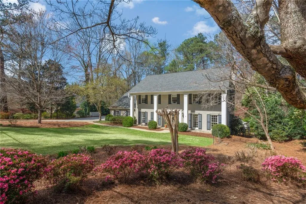 925 Riverside Trace, Atlanta, Georgia 30328, 5 Bedrooms Bedrooms, ,3 BathroomsBathrooms,Residential,Sold,925 Riverside Trace,7185236