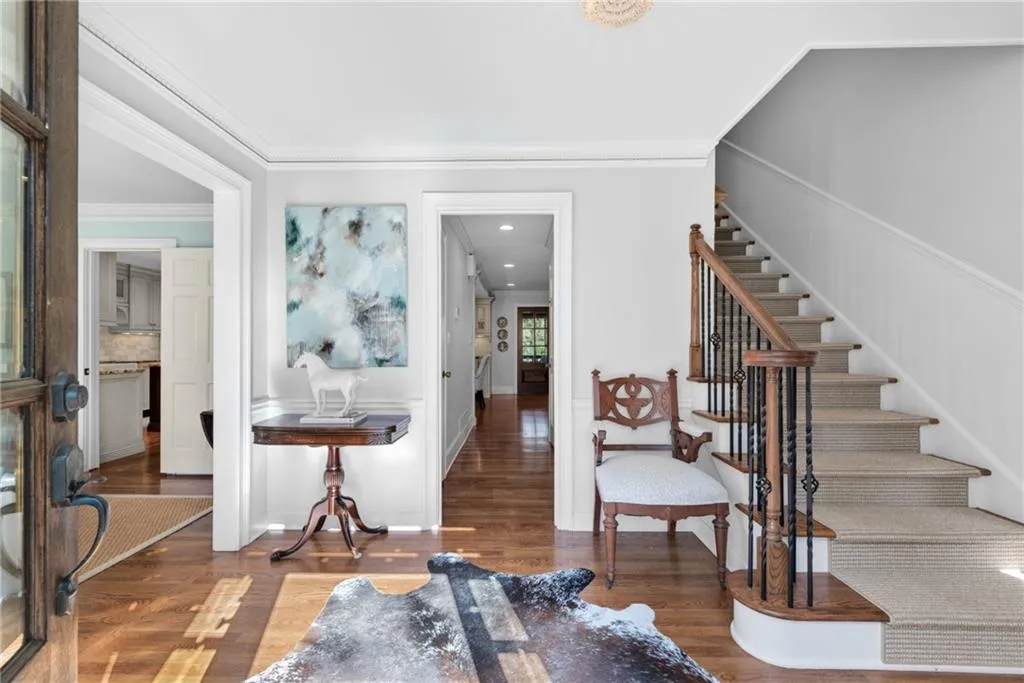 925 Riverside Trace, Atlanta, Georgia 30328, 5 Bedrooms Bedrooms, ,3 BathroomsBathrooms,Residential,Sold,925 Riverside Trace,7185236