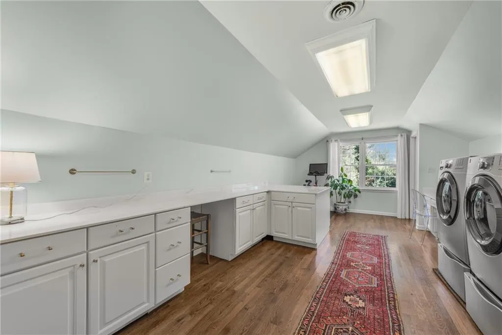 925 Riverside Trace, Atlanta, Georgia 30328, 5 Bedrooms Bedrooms, ,3 BathroomsBathrooms,Residential,Sold,925 Riverside Trace,7185236