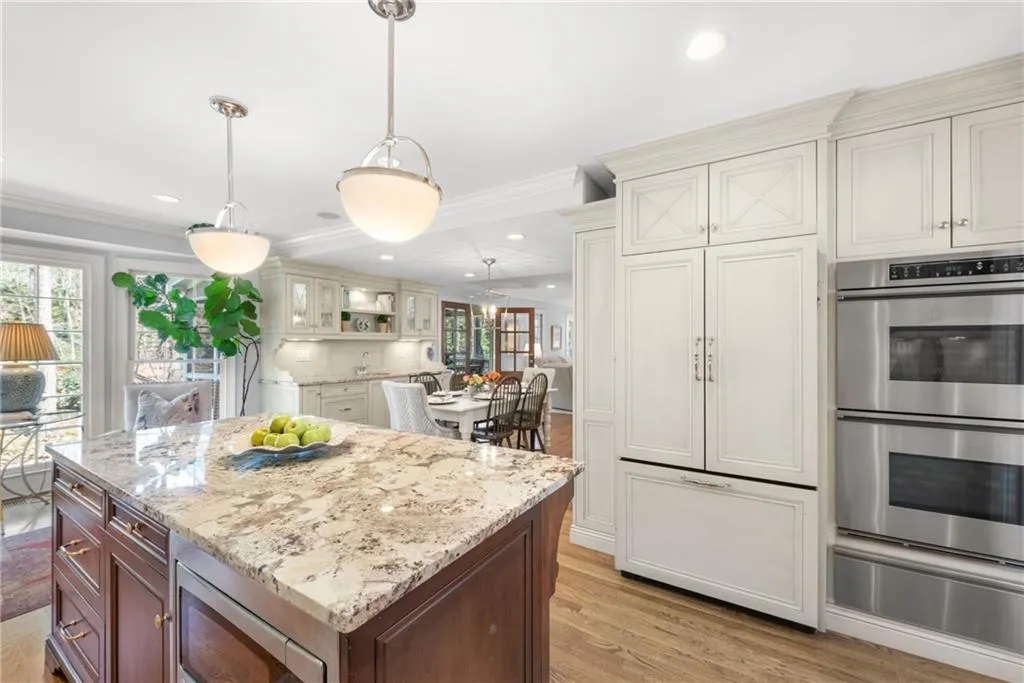 925 Riverside Trace, Atlanta, Georgia 30328, 5 Bedrooms Bedrooms, ,3 BathroomsBathrooms,Residential,Sold,925 Riverside Trace,7185236