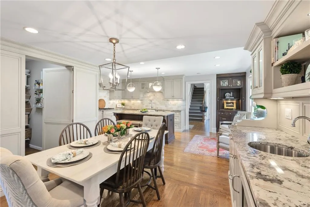 925 Riverside Trace, Atlanta, Georgia 30328, 5 Bedrooms Bedrooms, ,3 BathroomsBathrooms,Residential,Sold,925 Riverside Trace,7185236